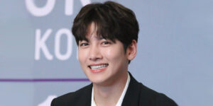 چشم هفته مد پاریس به جمال آقاپسر جذاب کره‌ای هم روشن شد؛ برید کنار ووکی آمد!