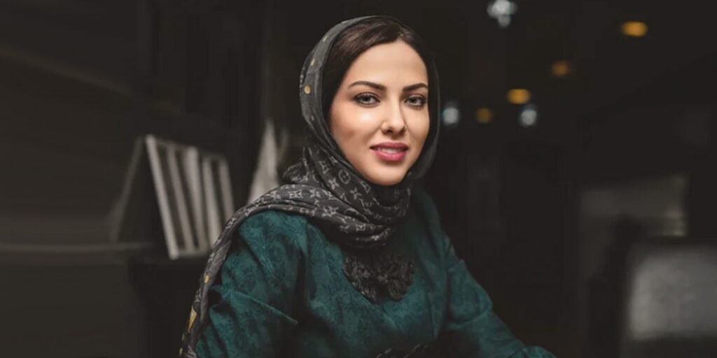 ساعت ۵۰۰ دلاری و لباس پر زرق و برق؛ لیلا اوتادی باز هم خبرساز شد