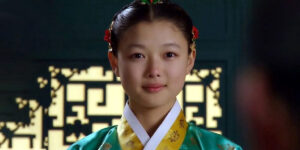 بازیگر کودکی دونگ‌یی حالا بزرگ شده و با کت و شلوار مخملی‌اش دلبری کرده است