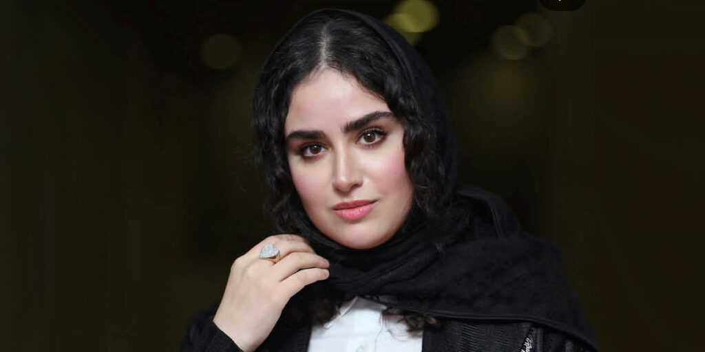 استایل پاییزی هانیه غلامی با کت مخمل نعنایی جلب توجه کرد!