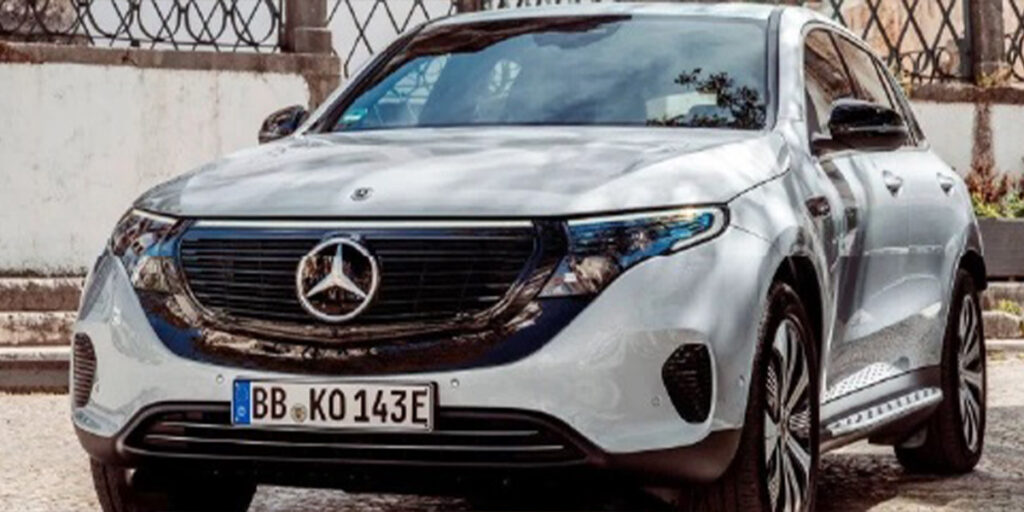 طراحی داخلی EQE؛ وقتی کابین به یک اتاق هوشمند تبدیل میشود