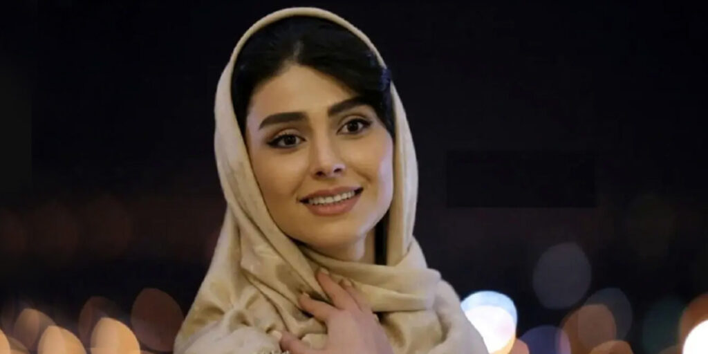 استایل پاییزی لاله مرزبان در آینه آسانسور، دل دنبال‌کنندگانش را برد!