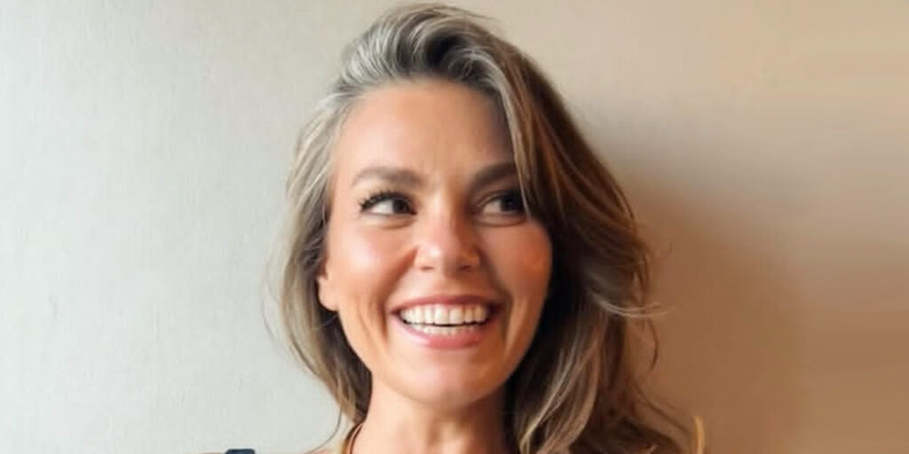 بازیگر سریال «عروس استانبول» با پیراهن منحصربه‌فرد خود، جذابیتش را به رخ کشید