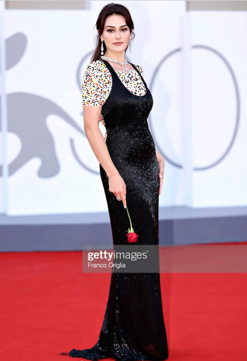 لباس‌های مجلسی اسرا بیلگیچ