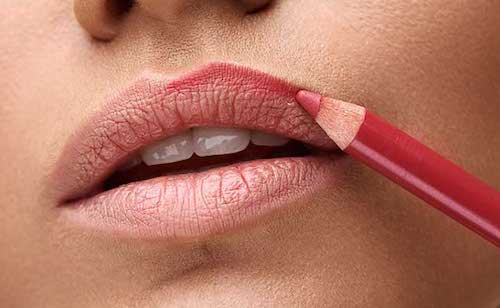 ترفند کشیدن خط لب