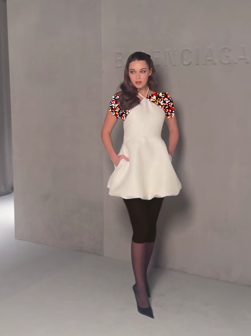 آفرا ساراچ‌اوغلو در فشن‌شوی بلنسیاگا