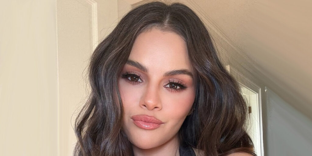 سلینا گومز با استایلش جدیدش نشان داد که بورگاندی هنوز هم ترند پاییز است!