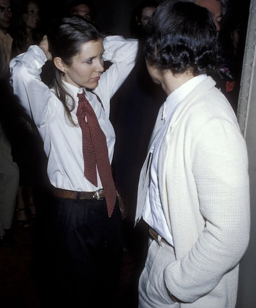 تبدیل کراوات به آیتم زنانه