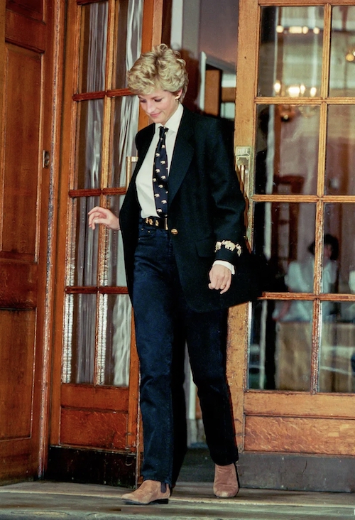 تبدیل کراوات به آیتم زنانه