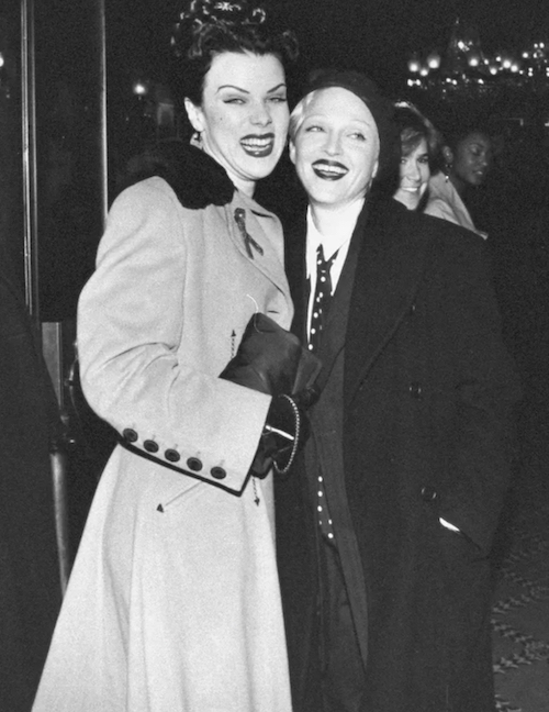 تبدیل کراوات به آیتم زنانه