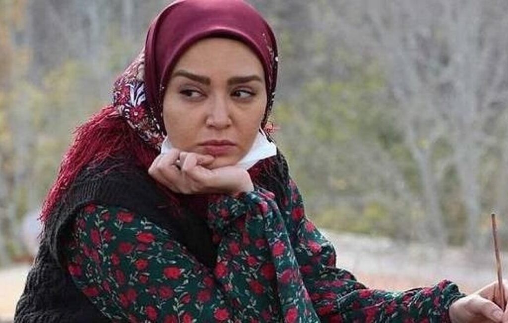 بازیگر نقش شیرین در سریال «نون خ» با شلواری راه‌راه و عجیب