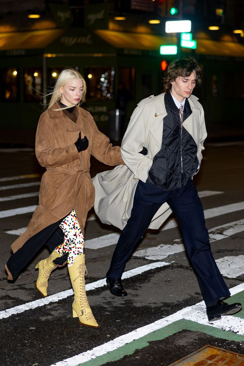 استایل‌های خیابانی آنیا تیلور جوی و همسرش