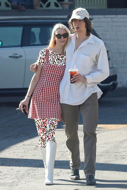 استایل‌های خیابانی آنیا تیلور جوی و همسرش