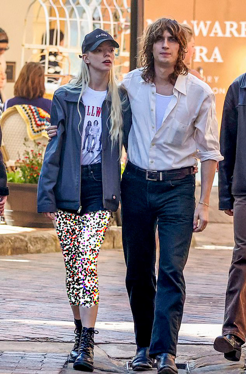 استایل‌های خیابانی آنیا تیلور جوی و همسرش