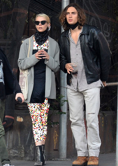 استایل‌های خیابانی آنیا تیلور جوی و همسرش