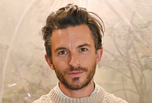 جاناتان بیلی با جذابیتی فراتر از زمان