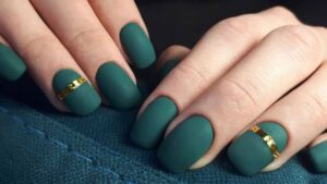 ناخن‌های ترندی می‌خواهید؟ از این طرح‌های مینیمال و سبز ایده بگیرید