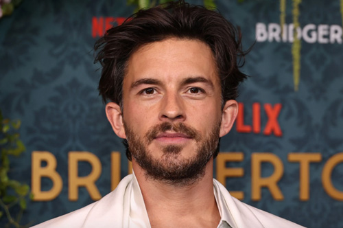 جاناتان بیلی با جذابیتی فراتر از زمان