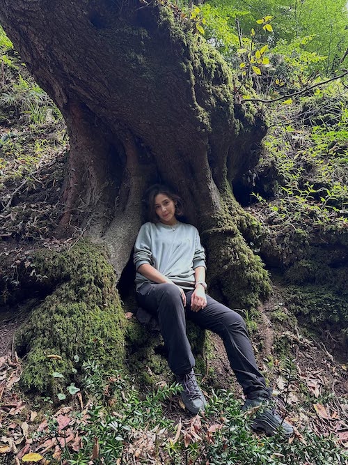 دیبا زاهدی در جنگل