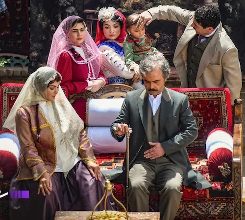 نگاهی به پوشش زنان «بامداد خمار» در گذار از قاجار به پهلوی