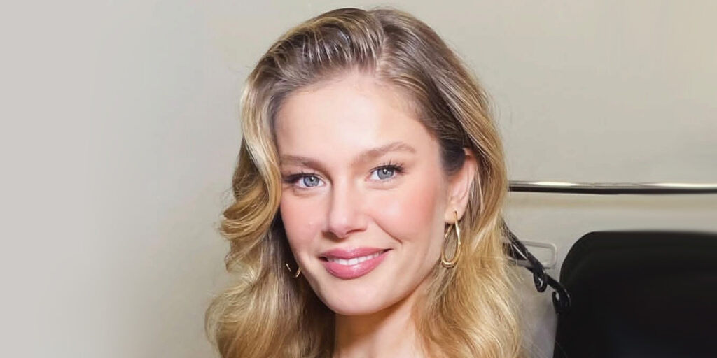 بازیگر مشهور ترک با پیراهنی ساده دیده شد و جذابیتش را به رخ کشید