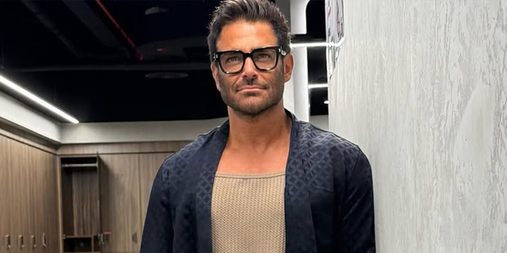 گلزار کت‌وشلوار پوشید و روی موتور نشست؛ استایل جدید او جنجالی شد!