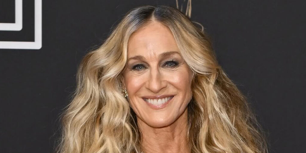 کفش سرخابی در دربار بریتانیا؛ جنجال سارا جسیکا پارکر در دیدار با ملکه کامیلا