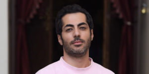 نوید پورفرج با تیپی راحت و شیک دیده شد! او اصول خوش‌پوشی را بلد است