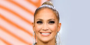 جی‌لو با موهای به هم ریخته روی فرش قرمز آمد؛ شانه نداشتید خانم لوپز؟