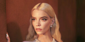 آنیا تیلور جوی داور یک جشنواره بین‌المللی شد و با پیراهن خاصش روی فرش قرمز آمد