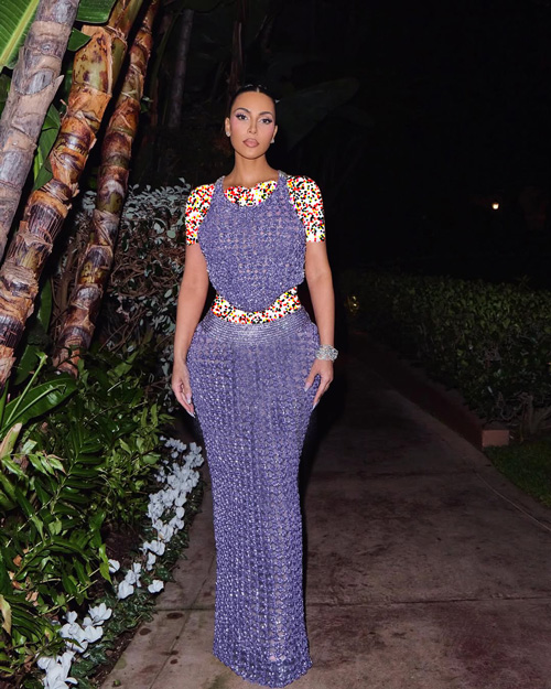 لباس جیمز باندی کیم کارداشیان