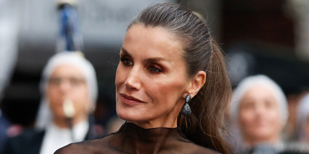 لتیزیا با موهای جوگندمی و موج‌دار، اوج جذابیت یک ملکه را به تصویر کشید