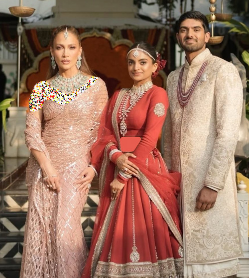 جنیفر لوپز با ساری صورتی