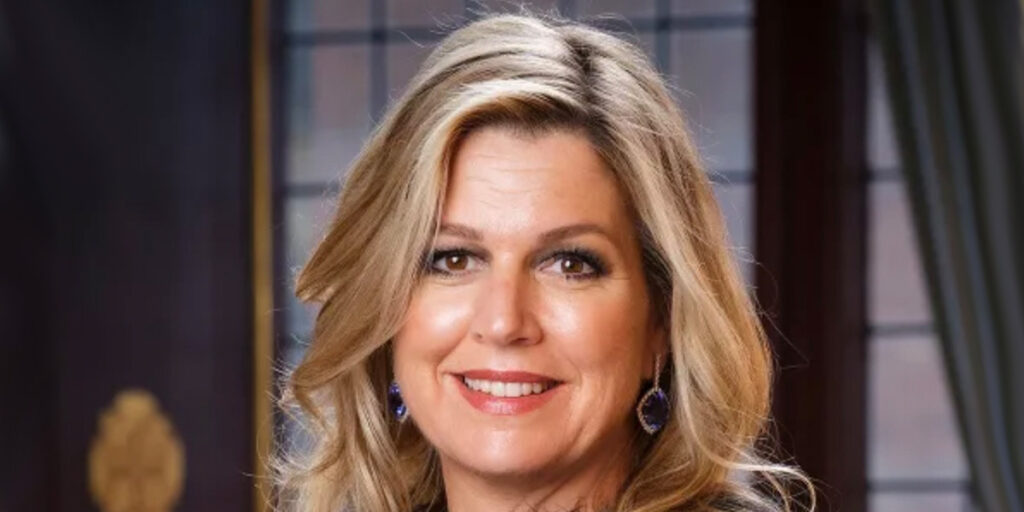 ملکه هلند استایل رسمی‌اش را با شلوارک کامل کرد! این دیگه چه ترکیب عجیبی بود؟