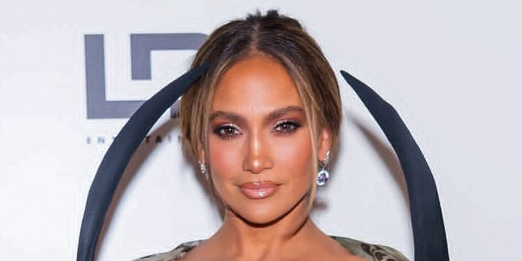 جنیفر لوپز با ساری صورتی در عروسی ثروتمندان هندی دیده شد!