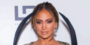 جنیفر لوپز با ساری صورتی در عروسی ثروتمندان هندی دیده شد!