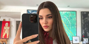 هانده ارچل با لباس‌های مجلسی و گرم ظاهر شد؛ ظاهر متناسب با آب و هوای مسکو