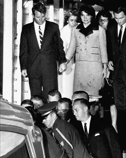 جولیا فاکس با کاستوم جکی کندی