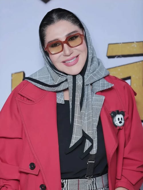 پالتوی قرمز نسیم ادبی