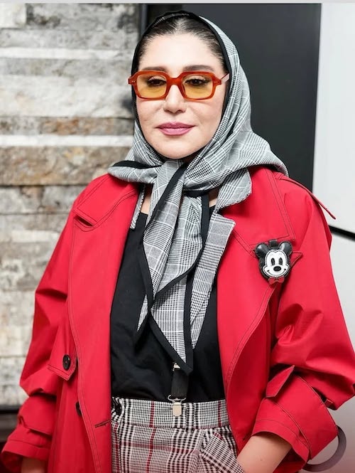 پالتوی قرمز نسیم ادبی