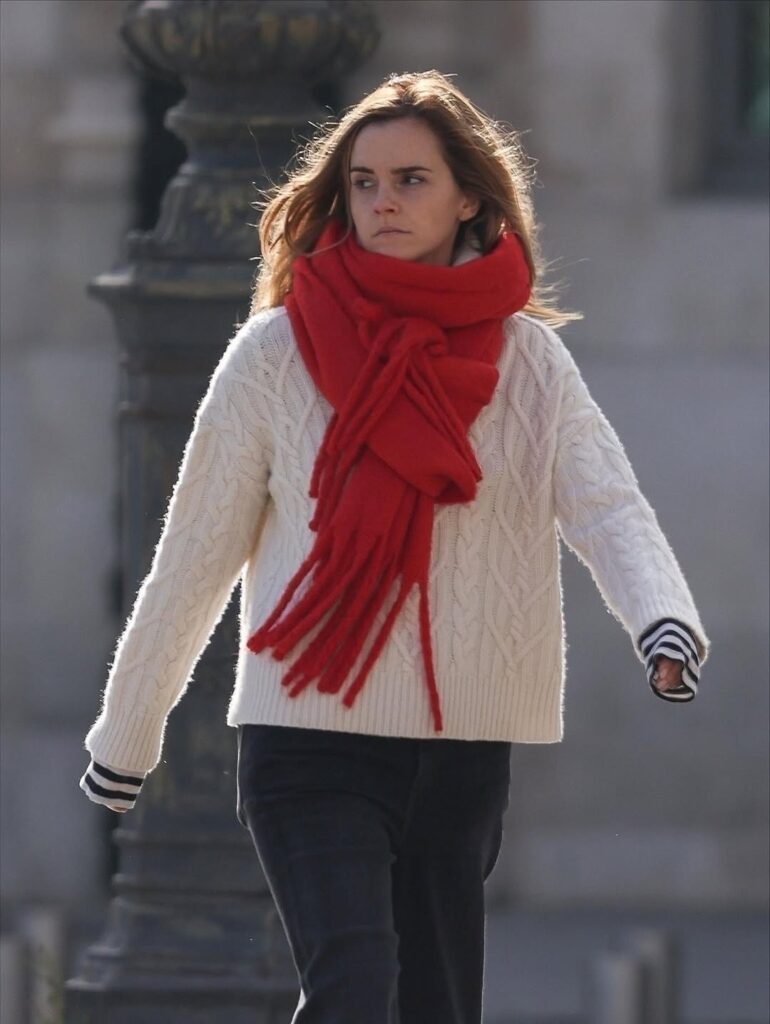 استایل گرم اما واتسون در خیابان‌های پاریس