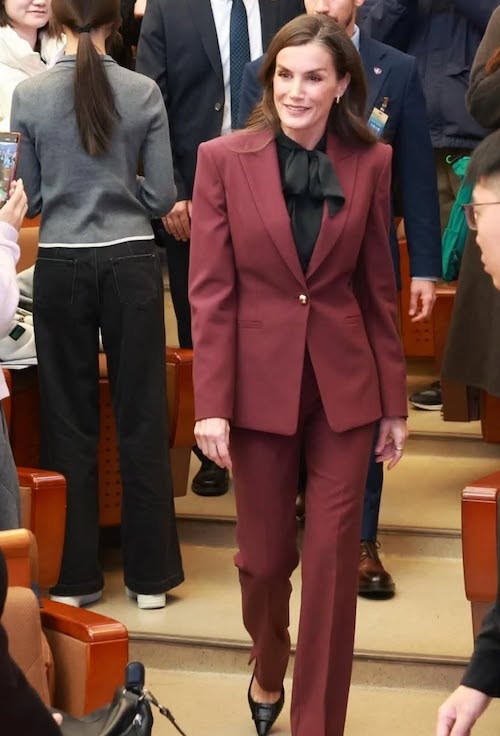 ملکه لتیزیا با کت بلوطی