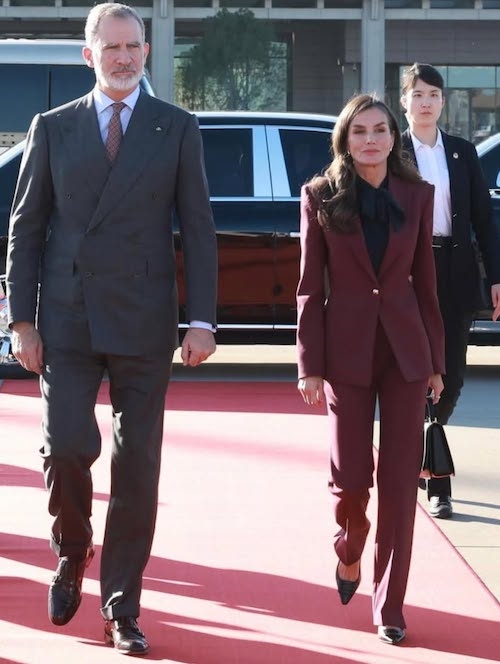 ملکه لتیزیا با کت بلوطی