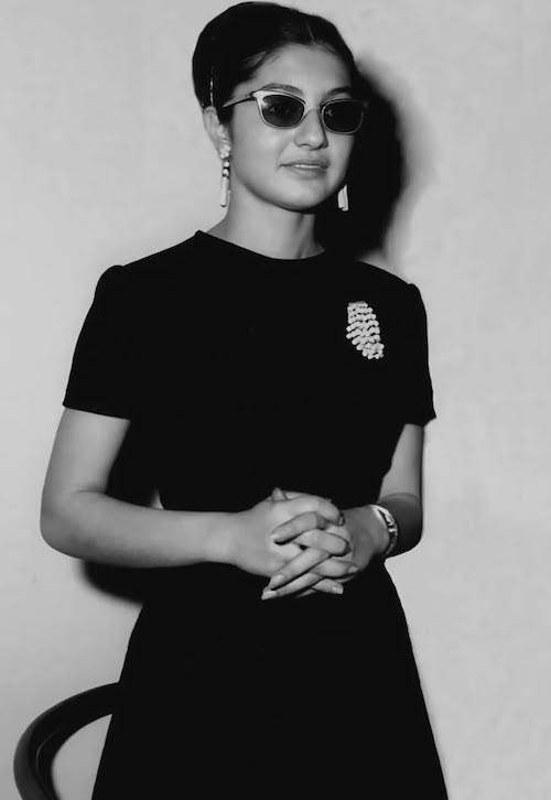 گوگوش در سال ۴۴ 