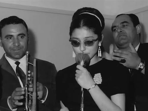 گوگوش در سال ۴۴ 