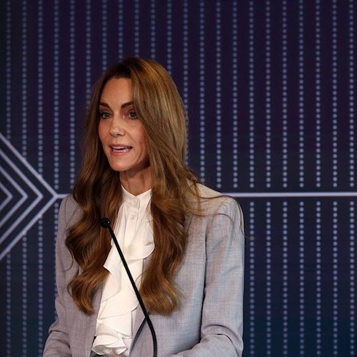 بلوز سفید کیت میدلتون