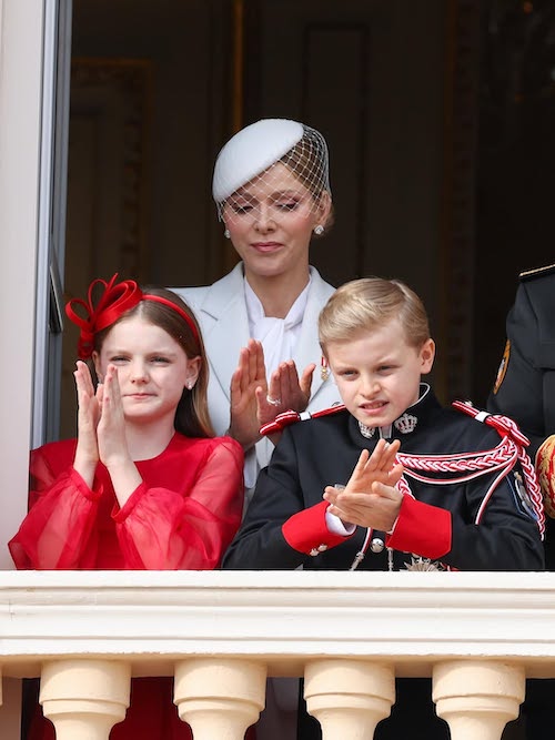 کت و شلوار سفید شارلین