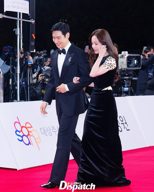 ستاره‌های کره‌ای در مراسم اژدهای آبی