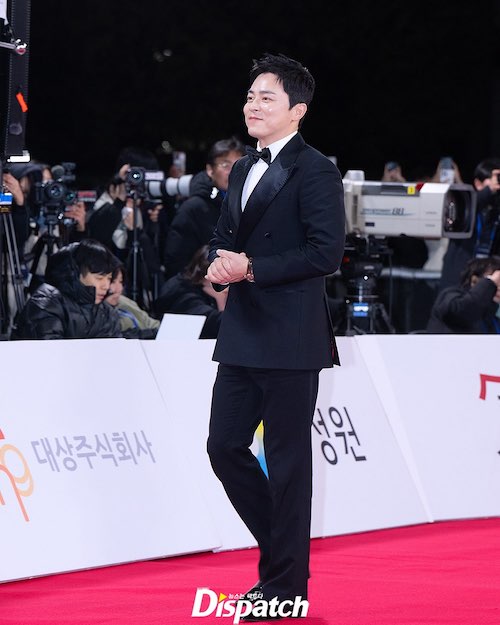 ستاره‌های کره‌ای در مراسم اژدهای آبی