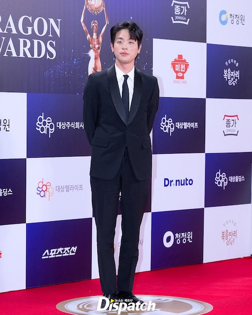 ستاره‌های کره‌ای در مراسم اژدهای آبی